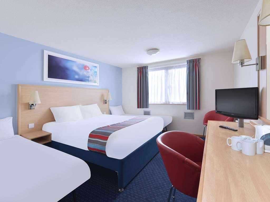 Travelodge Stirling M80 Cambusbarron Room photo